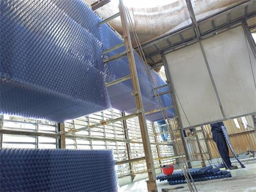 橫流冷卻塔薄膜式填料成型過程(橫流式冷卻塔結構)