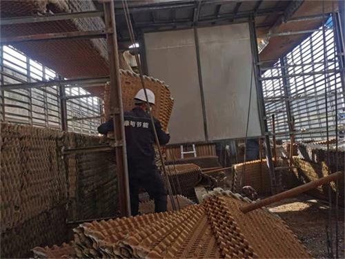 是什么原因?qū)е铝斯I(yè)冷卻塔內(nèi)的冷卻水變少?(冷卻塔